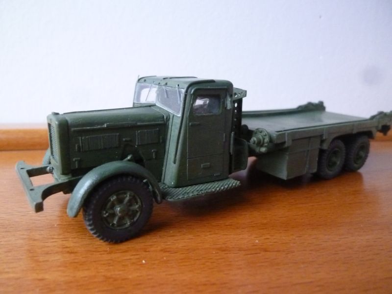 [Retrokit] Berliet GPE4 dépannant un Hotchkiss H39 P1120370