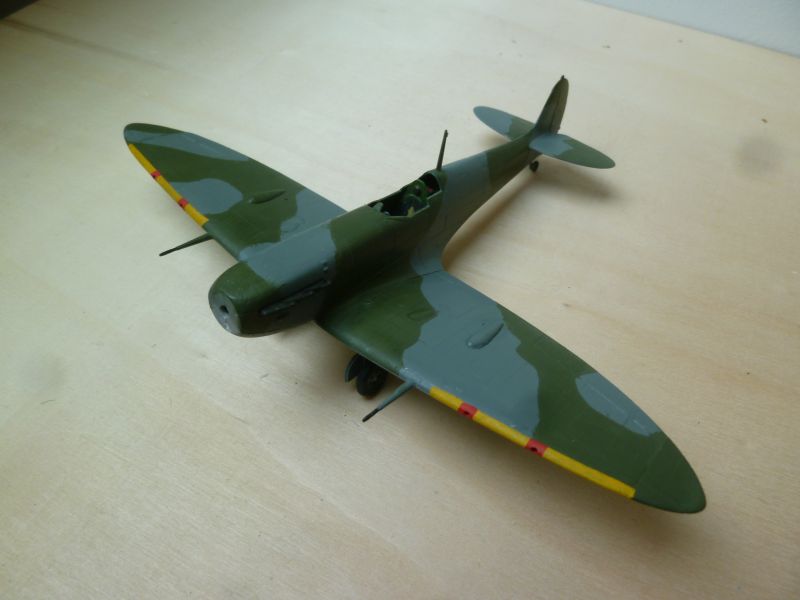 [Revell] Spitfire Mk Vb - 130th Sqn piloté par Roland Leblond en été 1942 P1130581