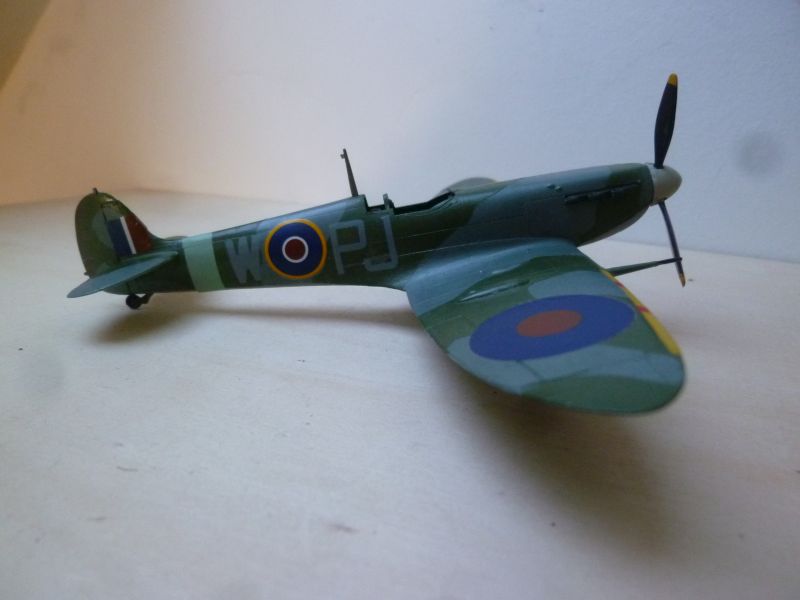 [Revell] Spitfire Mk Vb - 130th Sqn piloté par Roland Leblond en été 1942 P1130614