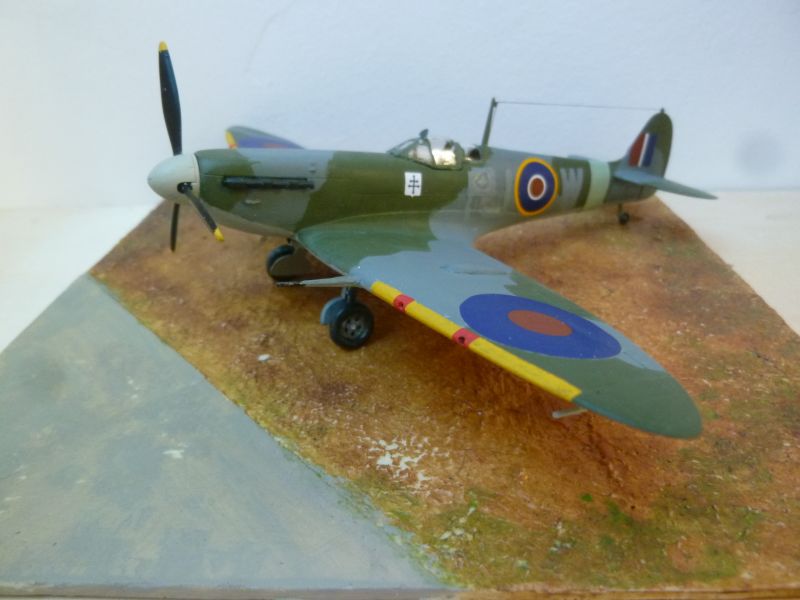 [Revell] Spitfire Mk Vb - 130th Sqn piloté par Roland Leblond en été 1942 P1130643