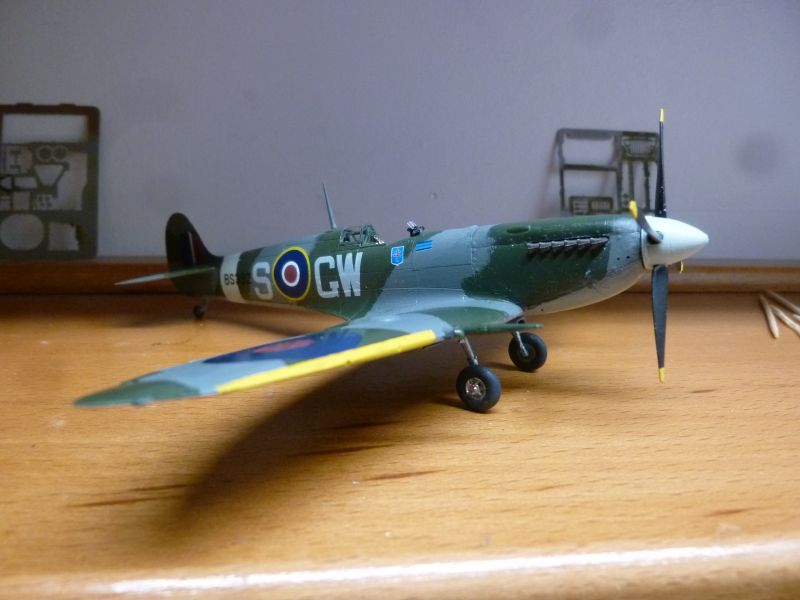 [Eduard] Spitfire Mk IX de Bernard Dupérier  ---- F I N I ---- - Page 2 P1140852