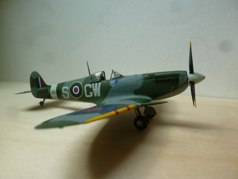 [Eduard] Spitfire F Mk IX de Bernard Dupérier - 340 Squadron Biggin Hill fin 42 P1140861