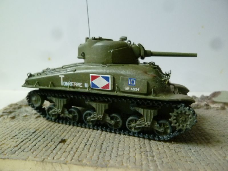 [ESCI & Scratch] Sherman M4A1 "Re-Manufactured" - "Tonnerre III" 2e Cuir 1e DB P1160337