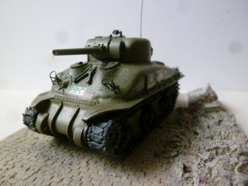 [ESCI & Scratch] Sherman M4A1 "Re-Manufactured" - "Tonnerre III" 2e Cuir 1e DB P1160338