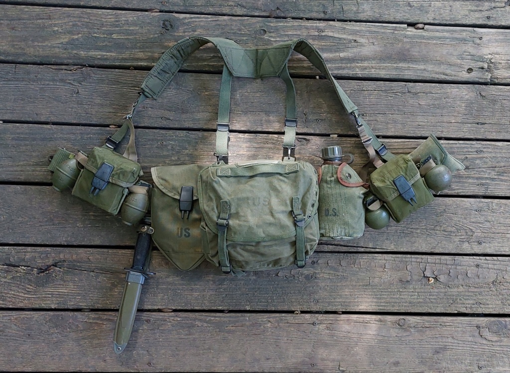 M-1956 Load Carrying Equipment How to use a sleeping bag carrier