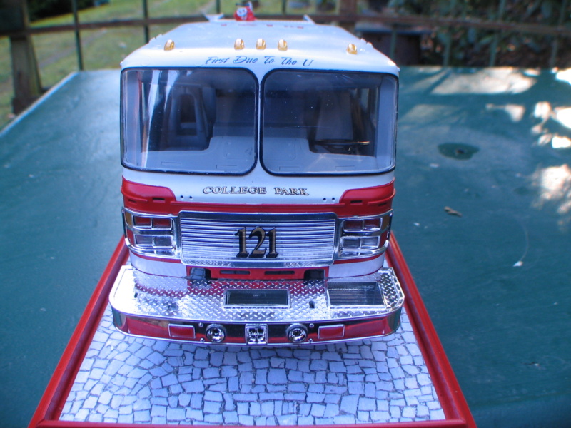 AMERICAN LaFRANCE Eagle Fire Pumper / Trumpeter, 1:25  Img_2530