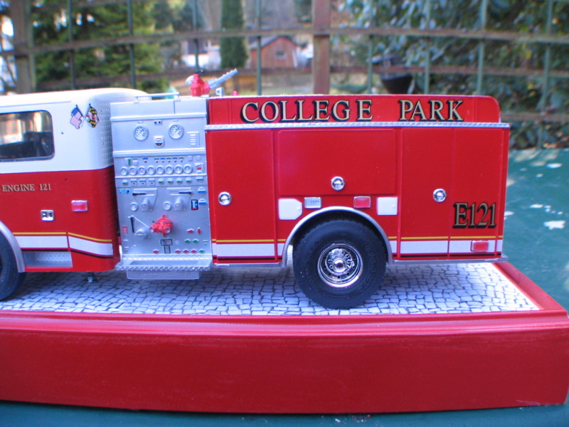 AMERICAN LaFRANCE Eagle Fire Pumper / Trumpeter, 1:25  Img_2532