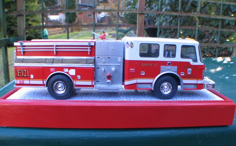 AMERICAN LaFRANCE Eagle Fire Pumper / Trumpeter, 1:25  Img_2533