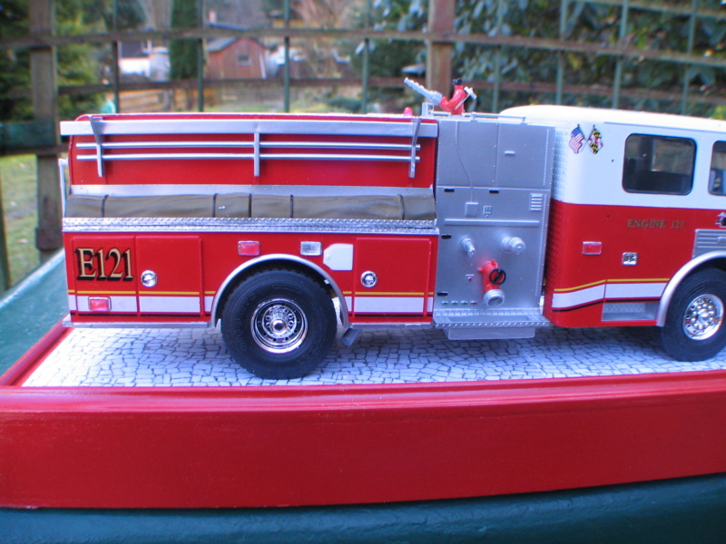 AMERICAN LaFRANCE Eagle Fire Pumper / Trumpeter, 1:25  Img_2535