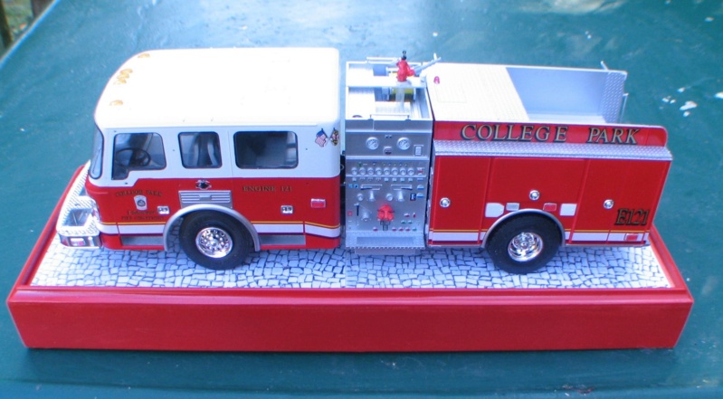 AMERICAN LaFRANCE Eagle Fire Pumper / Trumpeter, 1:25  Img_2537