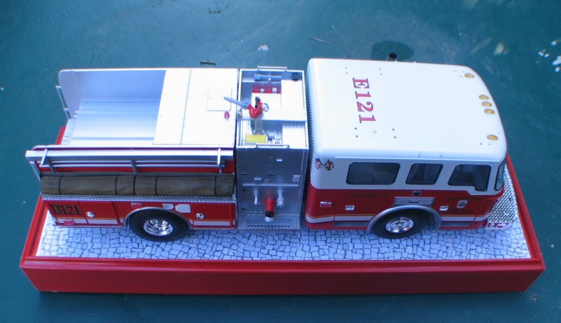 AMERICAN LaFRANCE Eagle Fire Pumper / Trumpeter, 1:25  Img_2538