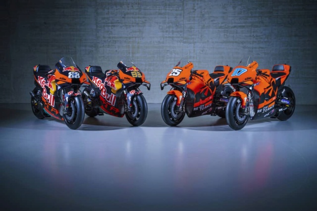 Présentation des KTM en MotoGP : 4 pour le prix de 2 !  42732510