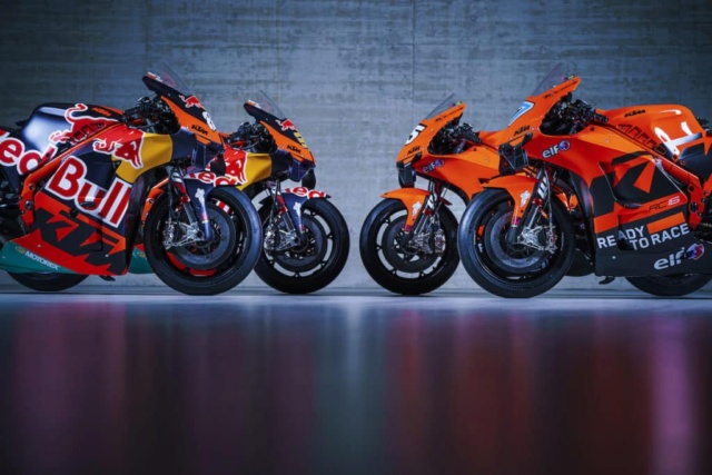 33 - Présentation des KTM en MotoGP : 4 pour le prix de 2 !  42733410