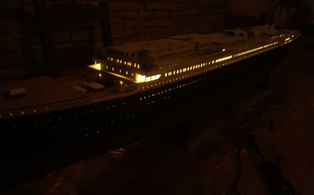 RMS Titanic [Trumpeter 1/200°] de Phil77 - Page 3 Img_2068