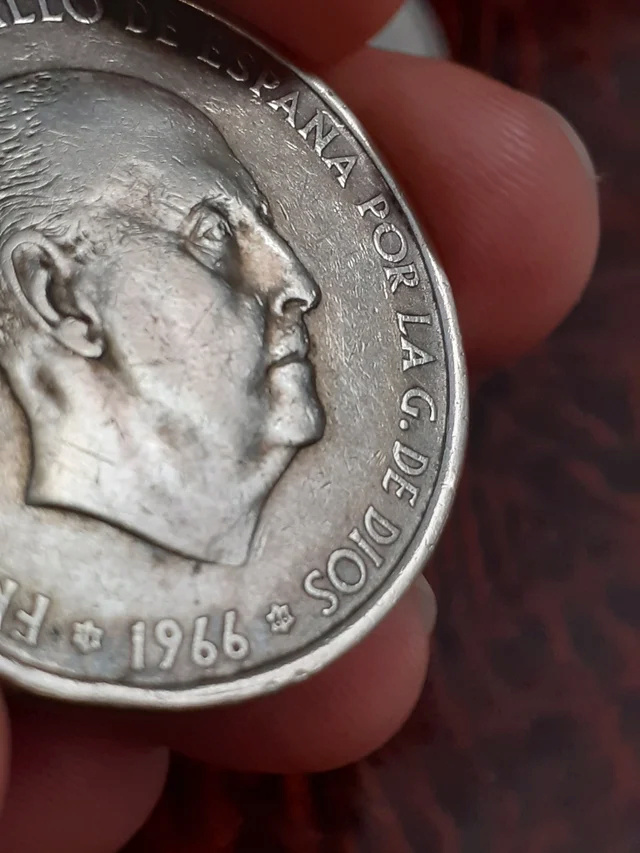 100 pesetas de plata 1966 falsa?? I3012612