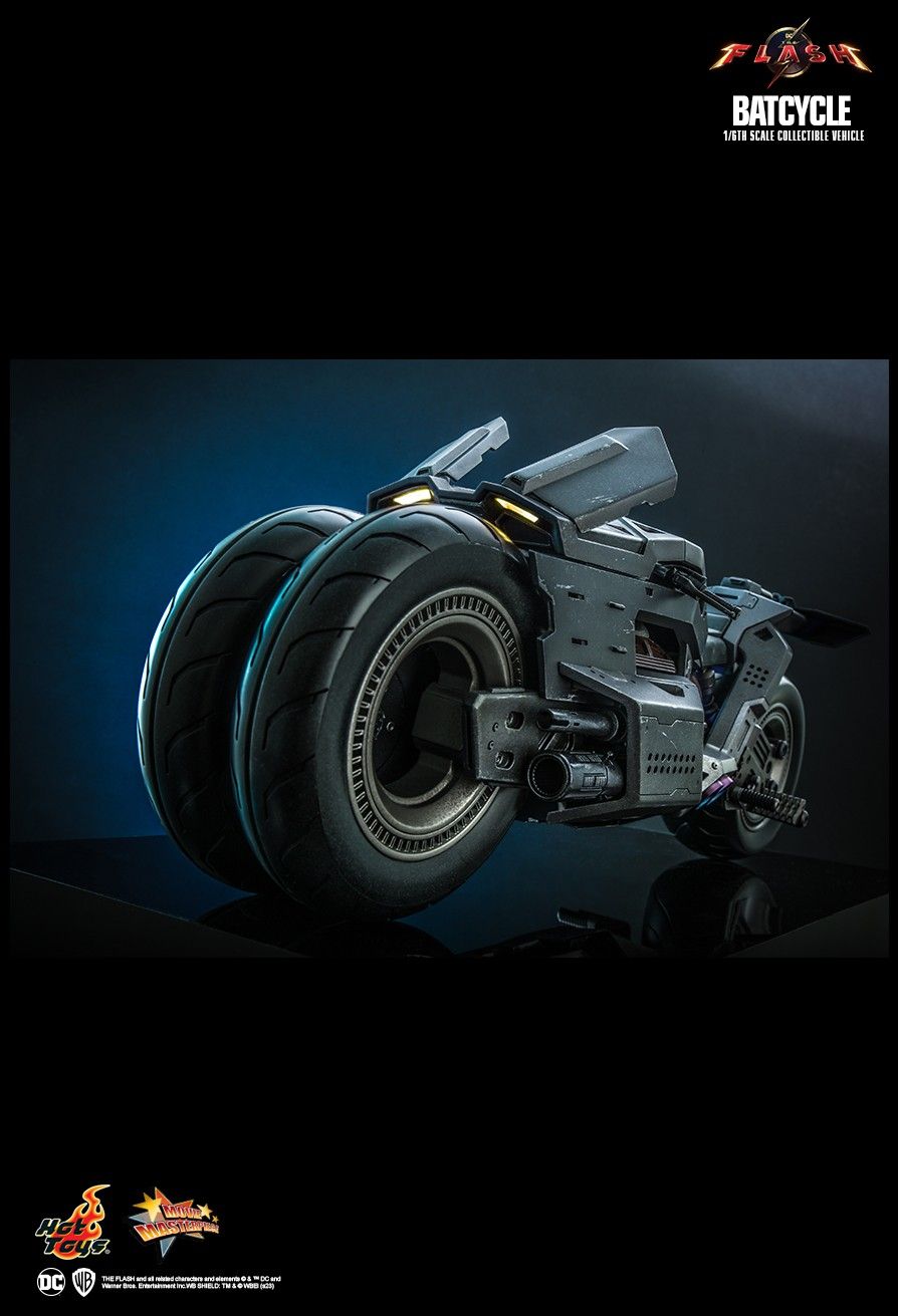 male - NEW PRODUCT: HOT TOYS: THE FLASH: BATMAN 1/6TH SCALE COLLECTIBLE FIGURE (standard) & (Deluxe includes Batcycle) & BATCYCLE 1142