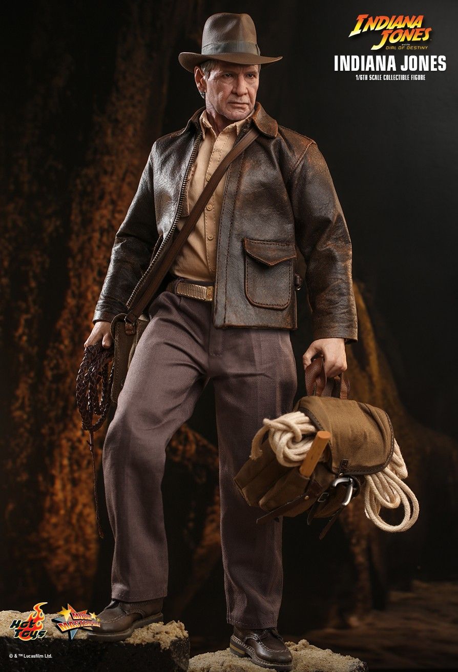 NEW PRODUCT: HOT TOYS: INDIANA JONES AND THE DIAL OF DESTINY INDIANA JONES 1/6TH SCALE COLLECTIBLE FIGURE (STANDARD & DELUXE) 664