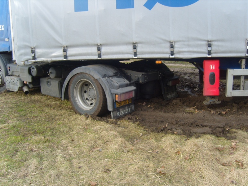 Un camion dans les champs 09_sem21