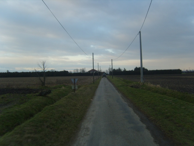 Un camion dans les champs S1039129