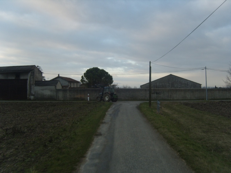 Un camion dans les champs S1039130