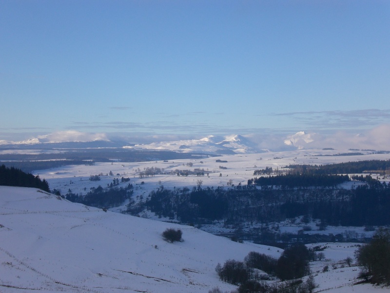 Février sous la neige à Allanche Cimg6317