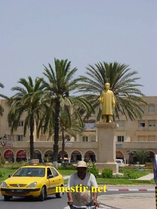 Un américain arrive à Monastir Monast11