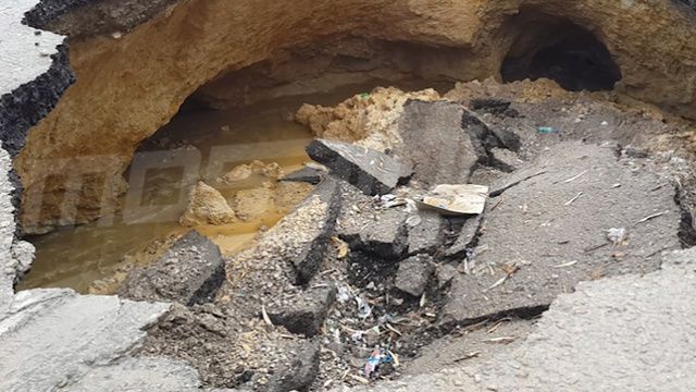 Monastir: une route s'effondre à cause des canalisations (Vidéos) Trou_110