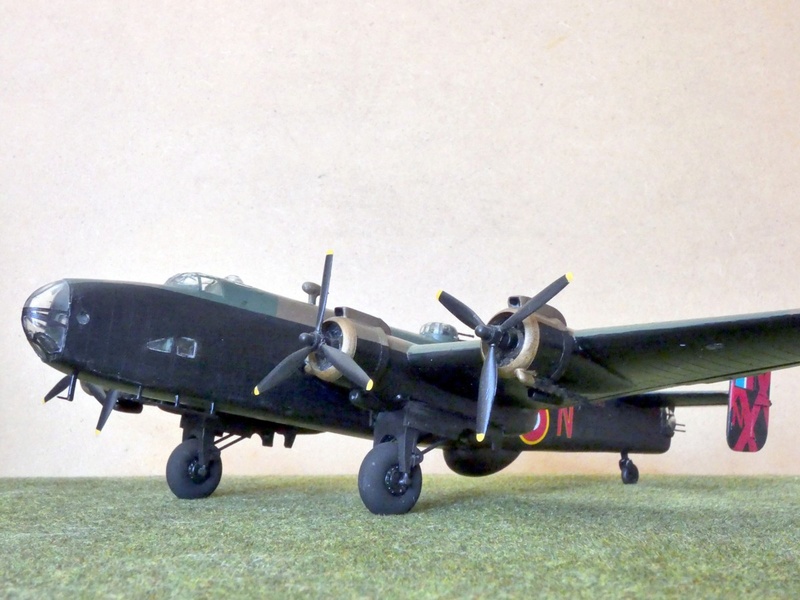 [Airfix modifié] Handley page Halifax B. VII, original B. III de 1961 réédité. 2018_031