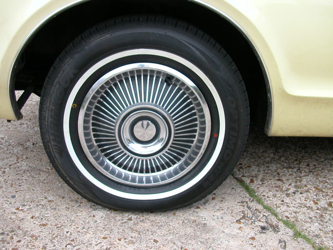Des enjoliveurs de roues de Cougar 1967 1967-c10