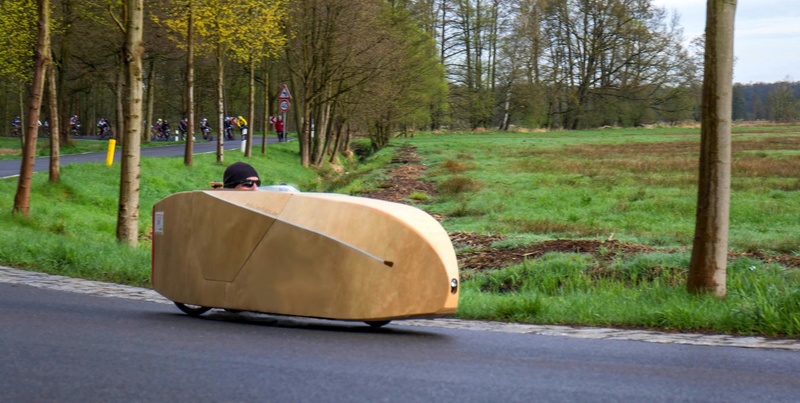 Trike carrossé (cadre en structure tubulaire, toile tendue) Unbena11