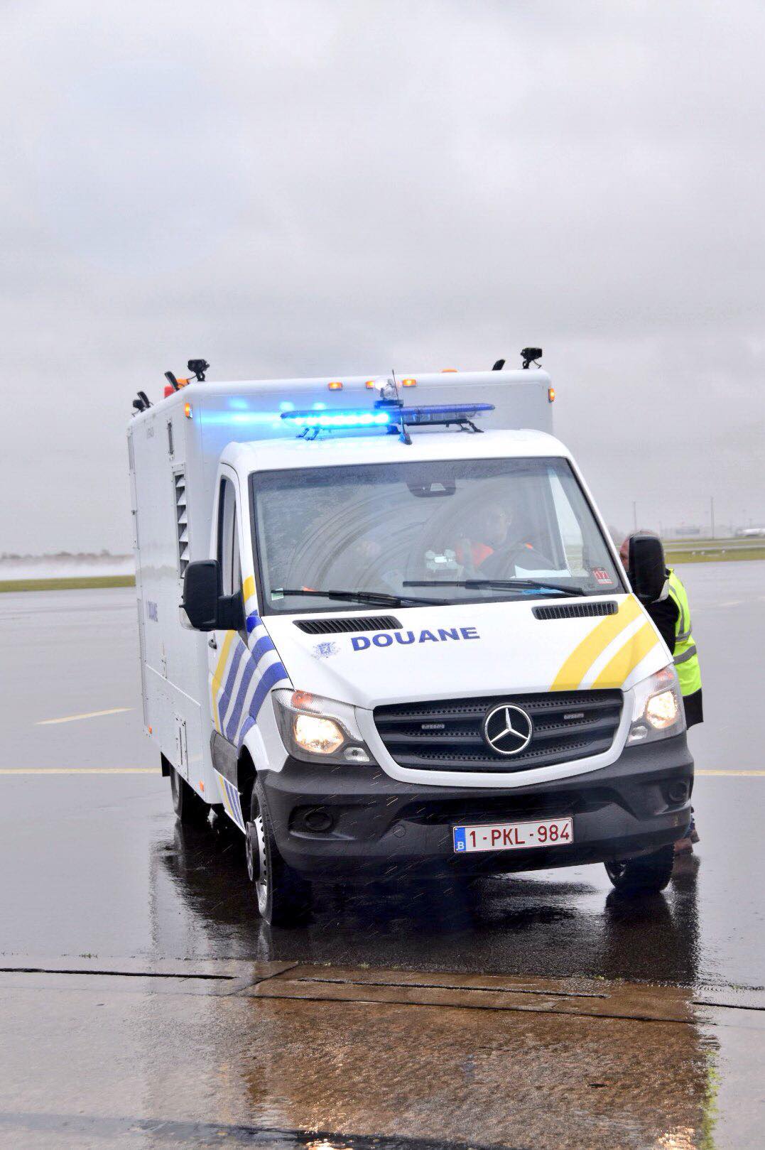 Les Douanes inaugurent un véhicule pour scanner les avions à Brussels Airport 23916510