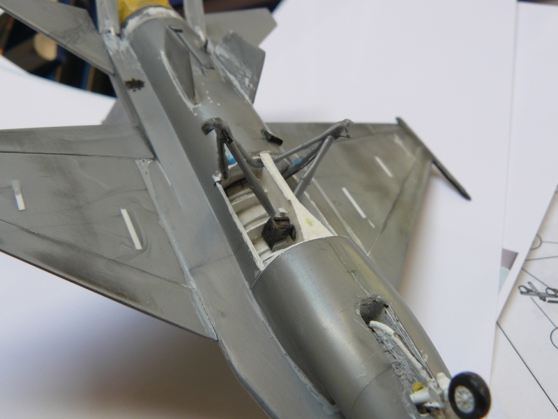 [Matchbox] 1/72 - General Dynamics F-16B Fighting Falcon  (VINTAGE) - Page 4 P1020115