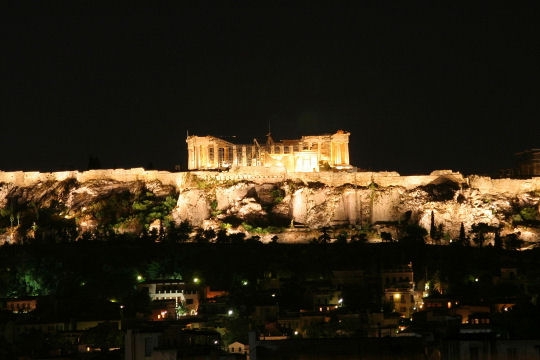 Voyager > Les merveilles du monde by night Acropo10