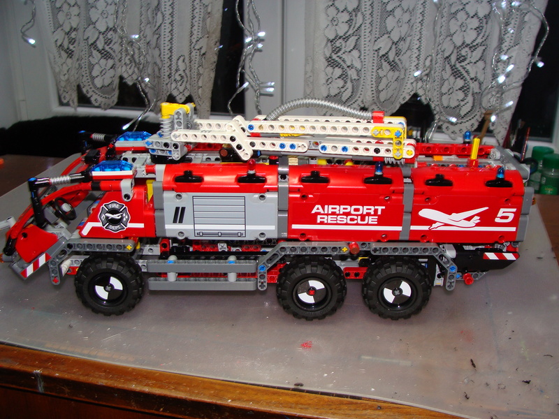 Le véhicule de secours de l'aéroport lego Dsc05417