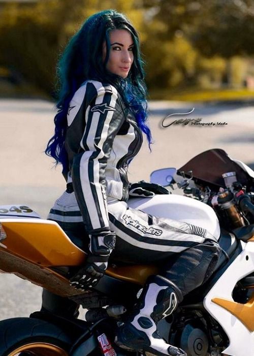 Babes & Bikes - Page 12 0811g10