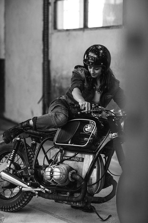 Babes & Bikes - Page 12 2810f10