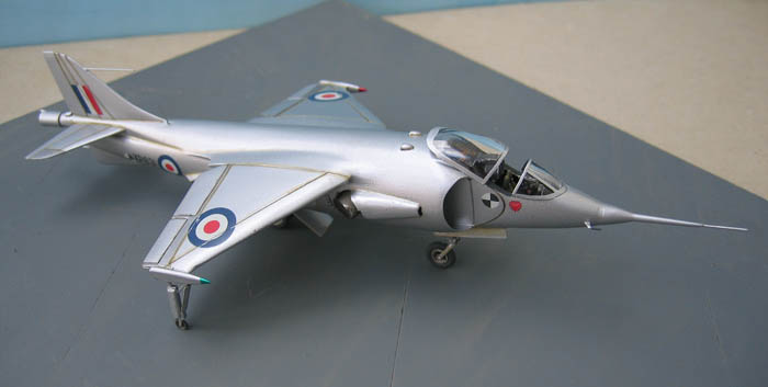 Hawker P1127 Prototype du célèbre Harrier bien connu - Base Airfix - 1/72. Harrie11