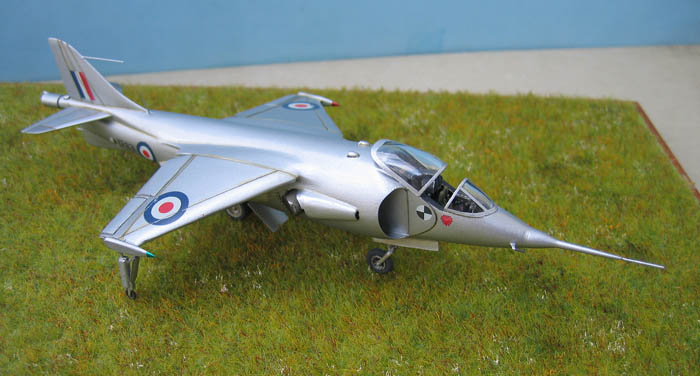 Hawker P1127 Prototype du célèbre Harrier bien connu - Base Airfix - 1/72. Harrie12