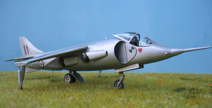 Hawker P1127 Prototype du célèbre Harrier bien connu - Base Airfix - 1/72. Harrie16