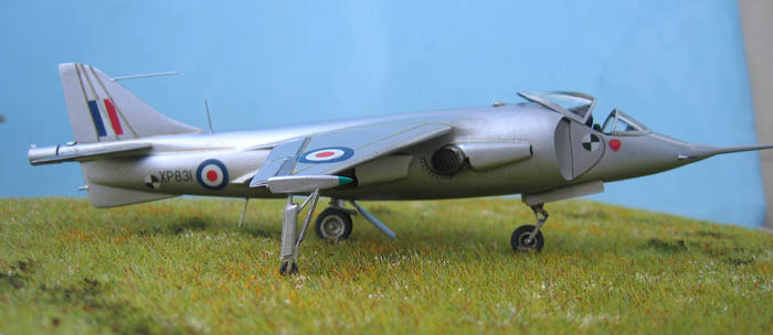 Hawker P1127 Prototype du célèbre Harrier bien connu - Base Airfix - 1/72. Harrie17