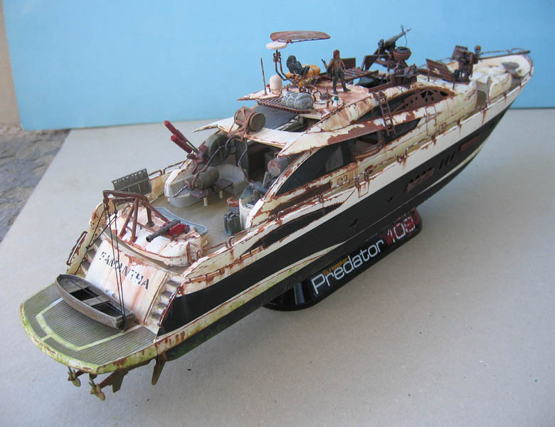 * 1/72        Yach Predator "WaterWorld" - Conversion Revell  Predat14