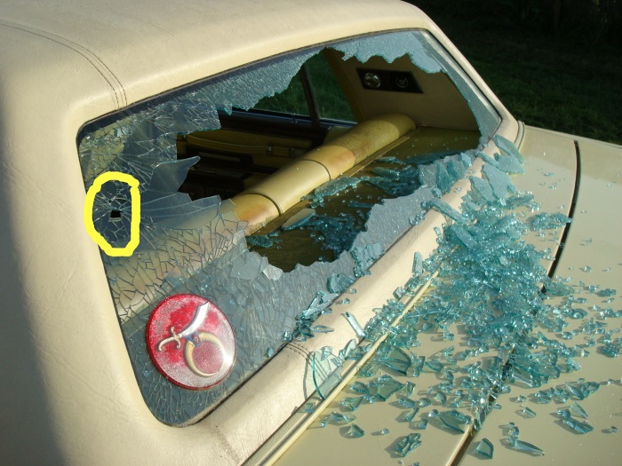 Repose de la vitre arrière Cadillac Fleetwood 1977 Dsc03129