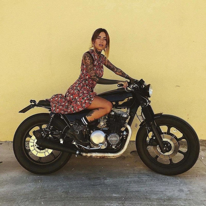 Babes & Bikes - Page 8 22384010