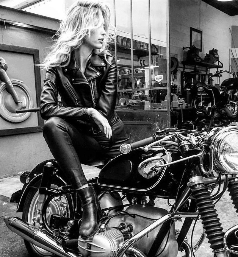 Babes & Bikes - Page 14 23380310