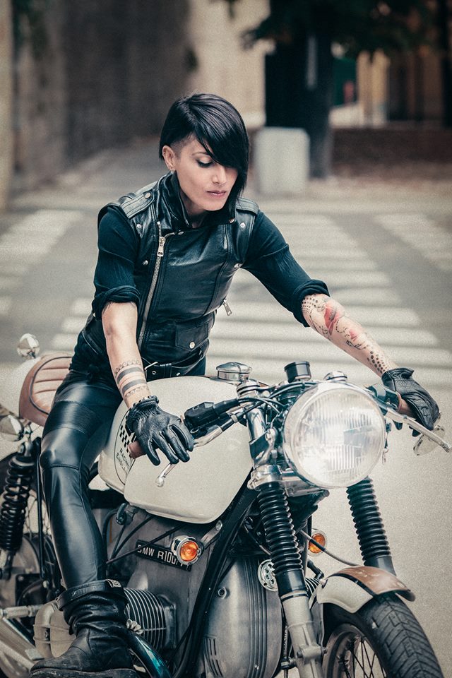 Babes & Bikes - Page 13 29511610