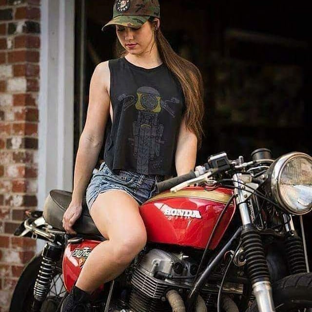 Babes & Bikes - Page 23 33923810