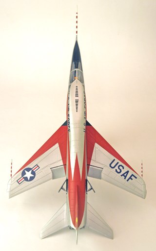 North American F-107A Ultra Sabre (1/72) - Page 2 Dessus10