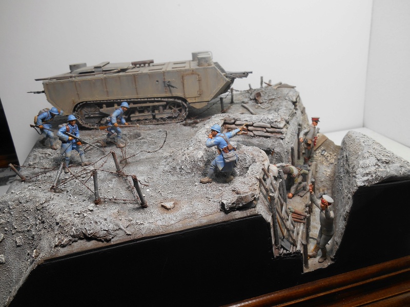 Août 1918 - L'espoir renaît - Saint-Chamond (Takom 1/35e) et figurines HISTOREX 1/32e puis figurines ICM 1/35e R40-ao13