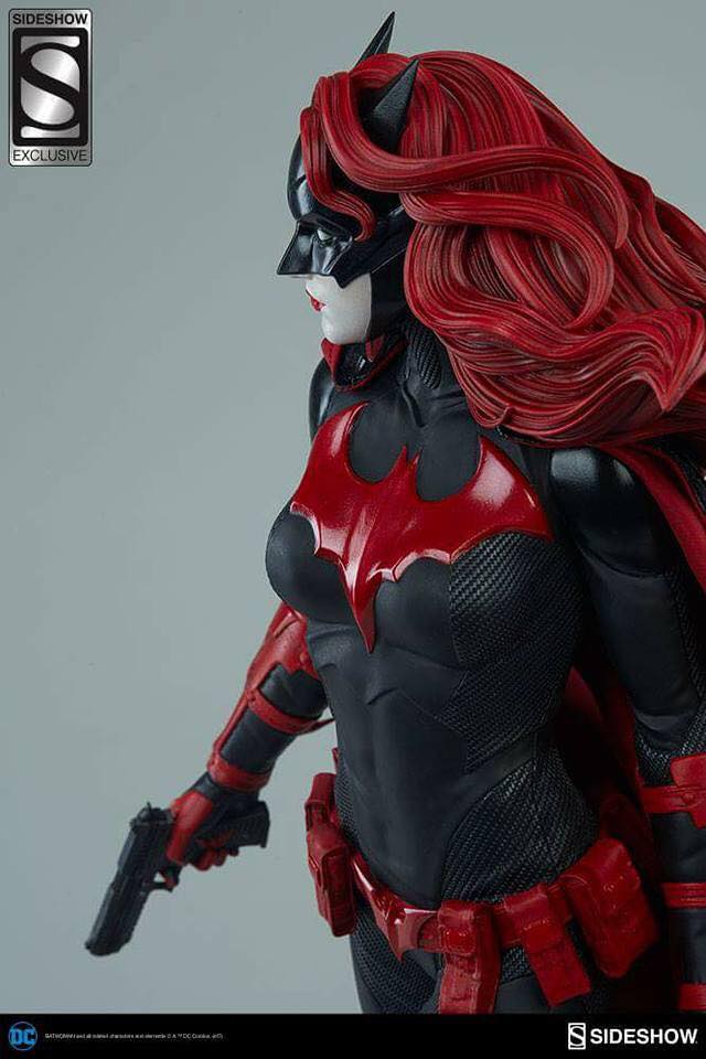 BATWOMAN PREMIUM FORMAT 22365410