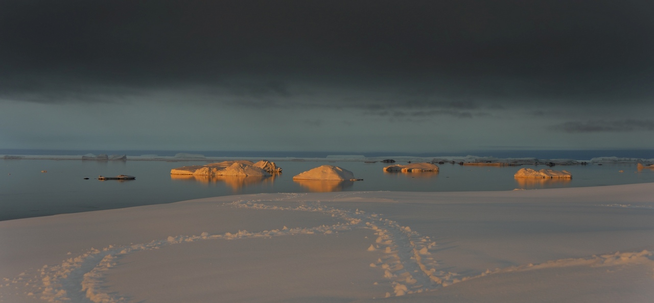 Antarctique lumiéres et couleurs du soir Pbv0p10